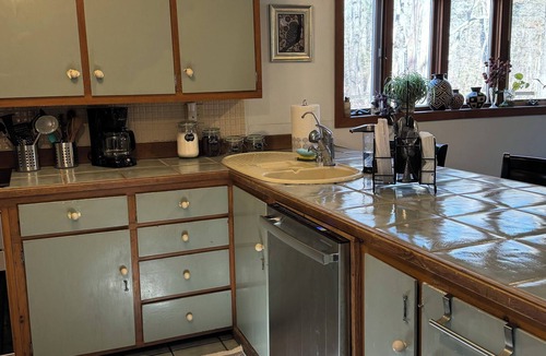 Wolf Creek House | Owl's Nest 2- With 2 floors to spread out, bring the whole gang! Including pets