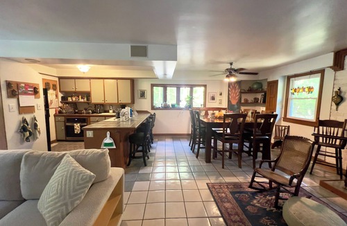 Wolf Creek House | Owl's Nest 2- With 2 floors to spread out, bring the whole gang! Including pets
