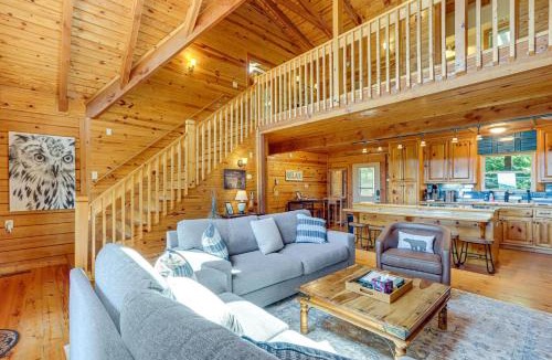 Ranger House | 'Owl's Nest' Pet-Friendly Cabin w/Private Hot Tub