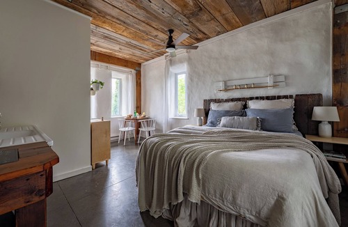 Carrying Place Hotel | Owl's Nest Suites