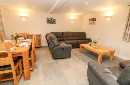 Alstonfield House | Owls Barn