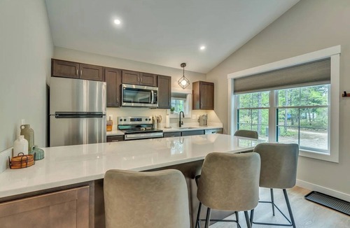 Waterboro House | Owl’s Nest Cozy Cabin with Hot Tub Near Lake & Trails