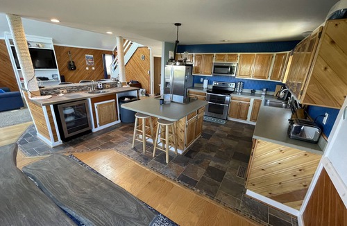 South Nags Head House | Owner Managed, Pool, Hot Tub, EV Charger, Putt Putt, Corn Hole, Linens Included…