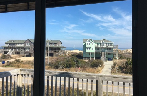 South Nags Head House | Owner Managed, Pool, Hot Tub, EV Charger, Putt Putt, Corn Hole, Linens Included…