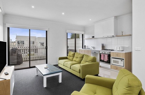 Whittington Apartment | Oxford Central Geelong 5
