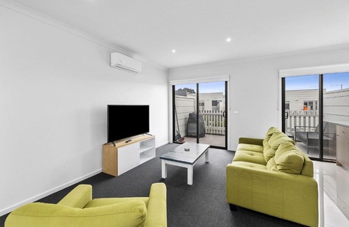 Whittington House | Oxford Central Geelong 5