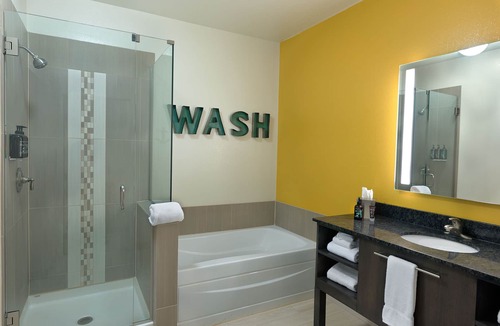 Meridian Hotel | Oxford Suites Bellingham