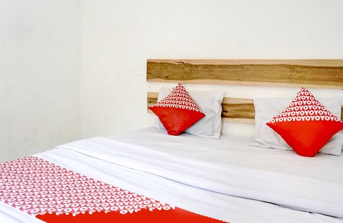 Pelabuhan Ratu Hotel | OYO 1187 Penginapan Bunda