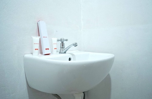 Balikpapan Hotel | OYO 1272 Grand Garuda Guest House