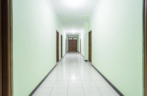 Yogyakarta Hotel | OYO 1419 Rhona Guest House Syariah