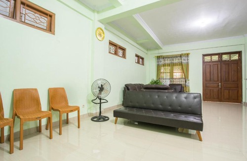 Yogyakarta Hotel | OYO 1419 Rhona Guest House Syariah