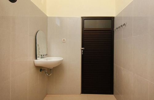 Ambarita Hotel | OYO 1694 Pariban Homestay