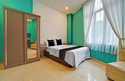 Jakarta Hotel | OYO 170 RBN Stays