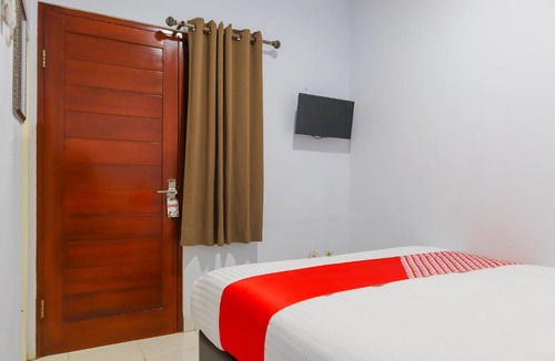 Tanjung Duren Utara Hotel | OYO 2636 Paulus Residence