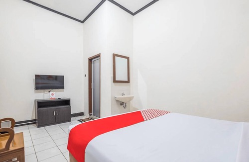 Makassar Hotel | OYO 2703 Hotel Transit 1
