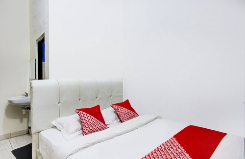 Kupang Hotel | OYO 2965 Silvia Homestay