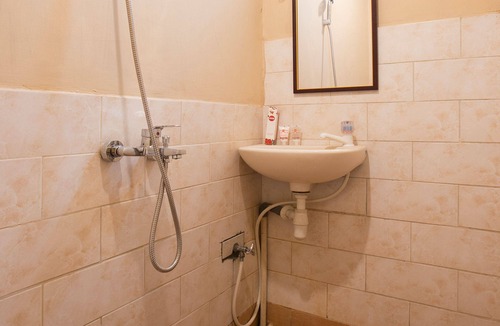 Tangerang Hotel | OYO 298 Gemilang Guesthouse