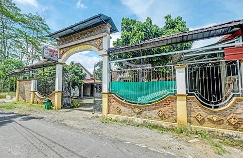 Borobudur Hotel | OYO 3355 Homestay Syariah Asyuban