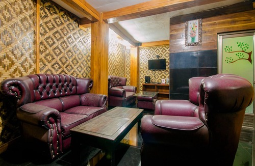 Cikakak Hotel | OYO 867 Bettah Coba Homestay