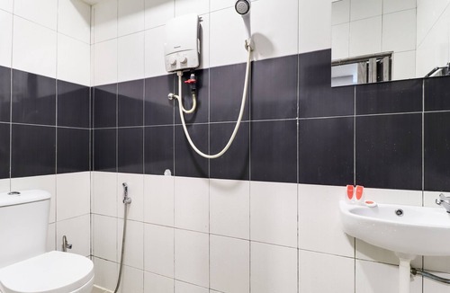 Batu Caves Hotel | OYO 89381 Moonnight Hotel