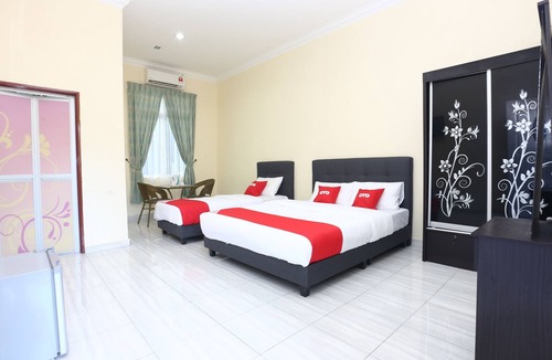 Kampong Raja Hotel | OYO 89607 Aloha Chalet