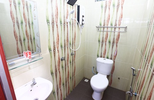 Kampong Raja Hotel | OYO 89607 Aloha Chalet