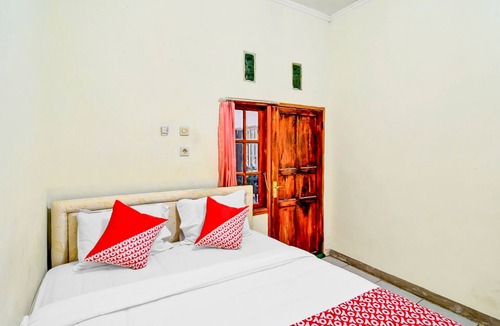Cikarang Hotel | OYO 90222 Lafa Park Syariah