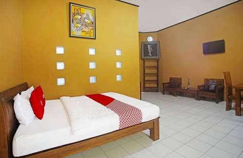 Kalianda Hotel | OYO 90229 Fidel Caestro Homestay