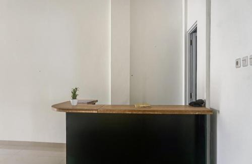 South Tangerang Hotel | OYO 90305 De Umbrela Mansion Syari'ah Ciputat