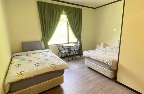 Tenghilan Hotel | Oyo 90616 George Adventure Base