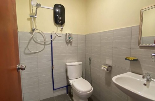 Tenghilan Hotel | Oyo 90616 George Adventure Base