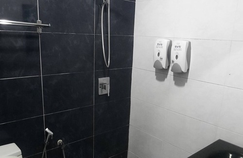 Ayer Hitam Hotel | OYO 90724 Rg Hotel