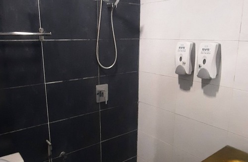 Ayer Hitam Hotel | OYO 90724 Rg Hotel