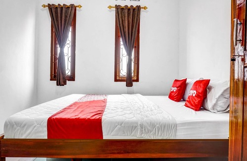 Pondok Aren Hotel | OYO 90846 Guesthouse Bintaro Asri Syariah
