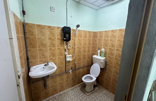 Kampung Telaga Nibong Hotel | OYO 90881 Top Star Hotel