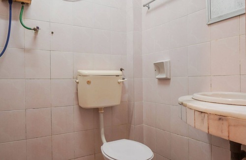 Lumut Hotel | OYO 90929 DJ Hotel