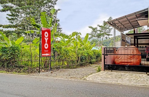Pameungpeuk Hotel | OYO 91334 Permata Papua Guest House