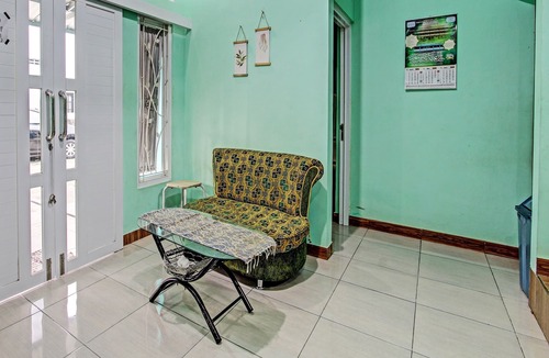Sedayu Hotel | OYO 92521 Guest House Inayah Syariah