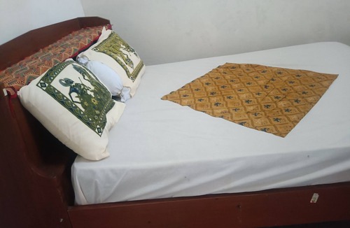Gerung Hotel | OYO 93425 Homestay Anisa