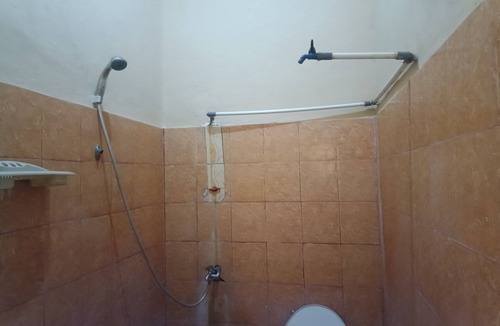 Kecamatan Narmada Hotel | OYO 93766 Bunga Homestay Near Taman Lembah