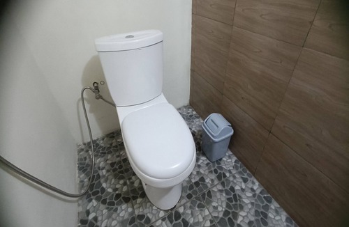 Kecamatan Narmada Hotel | OYO 93766 Bunga Homestay Near Taman Lembah