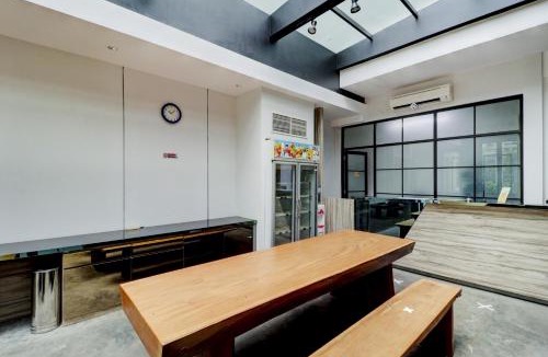 Cipaganti Hotel | OYO 94728 Isleep Ciwalk