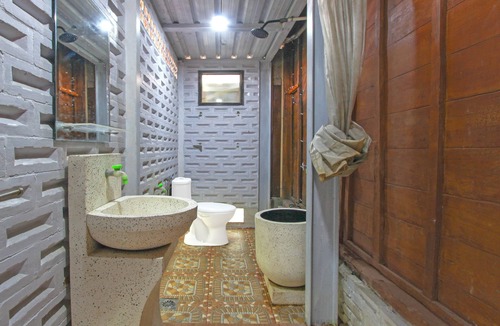 Sewon Hotel | OYO 95018 Anggrek Homestay Jogja Syariah