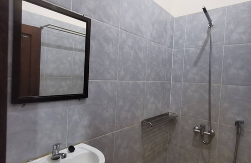 Sangatta Utara Hotel | OYO 95059 Ikon Guesthouse