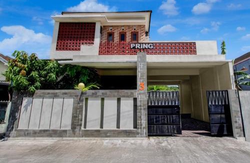 Banguntapan Hotel | OYO 95088 Homestay Omah Pring