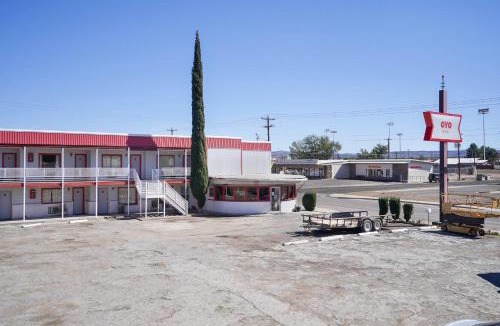 Alpine Hotel | OYO Alpine TX near Big Bend National Park