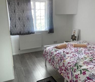 Edgware House | OYO Baraka Edgware