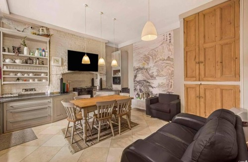 Trafford House | OYO Cornerstone Manor Hotel