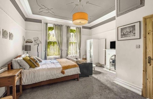 Trafford House | OYO Cornerstone Manor Hotel