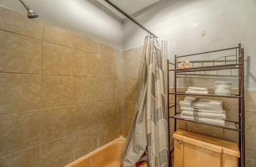 Booneville Hotel | OYO Holiday Capri Motel & Rv Park